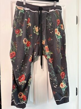 R13 Useless Treasures Off Black Faded Floral Cropped Sweatpants Red Blooms Large